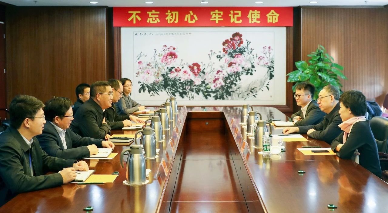 姜仁鋒會見中國國新黨委委員、總會計師劉學詩 