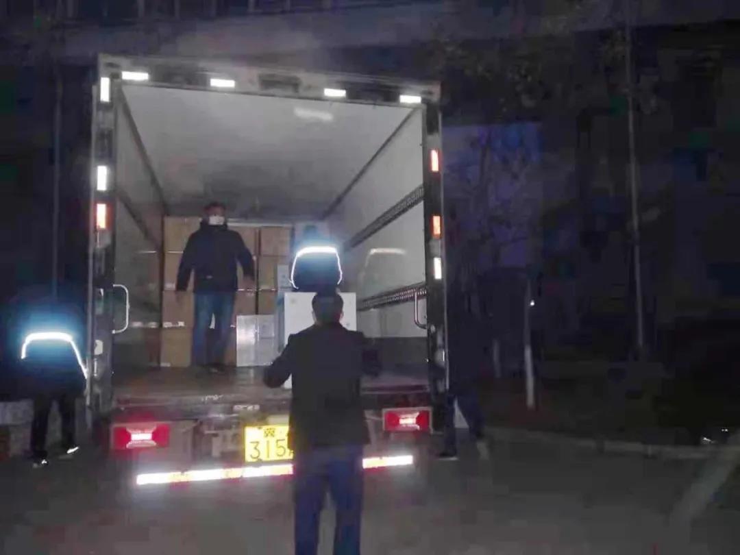 這樣深夜連續(xù)作業(yè)，已堅(jiān)持了多日